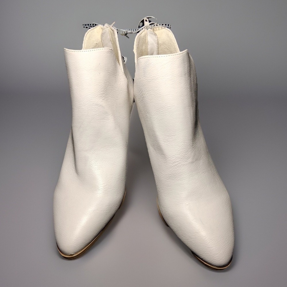 Me Too Shana White Ankle Booties Side Cutout Block Heel Almond Toe Womens 9M/39